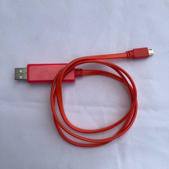 iHip Red Micro USB Sync & Charge - Picture 4 of 6